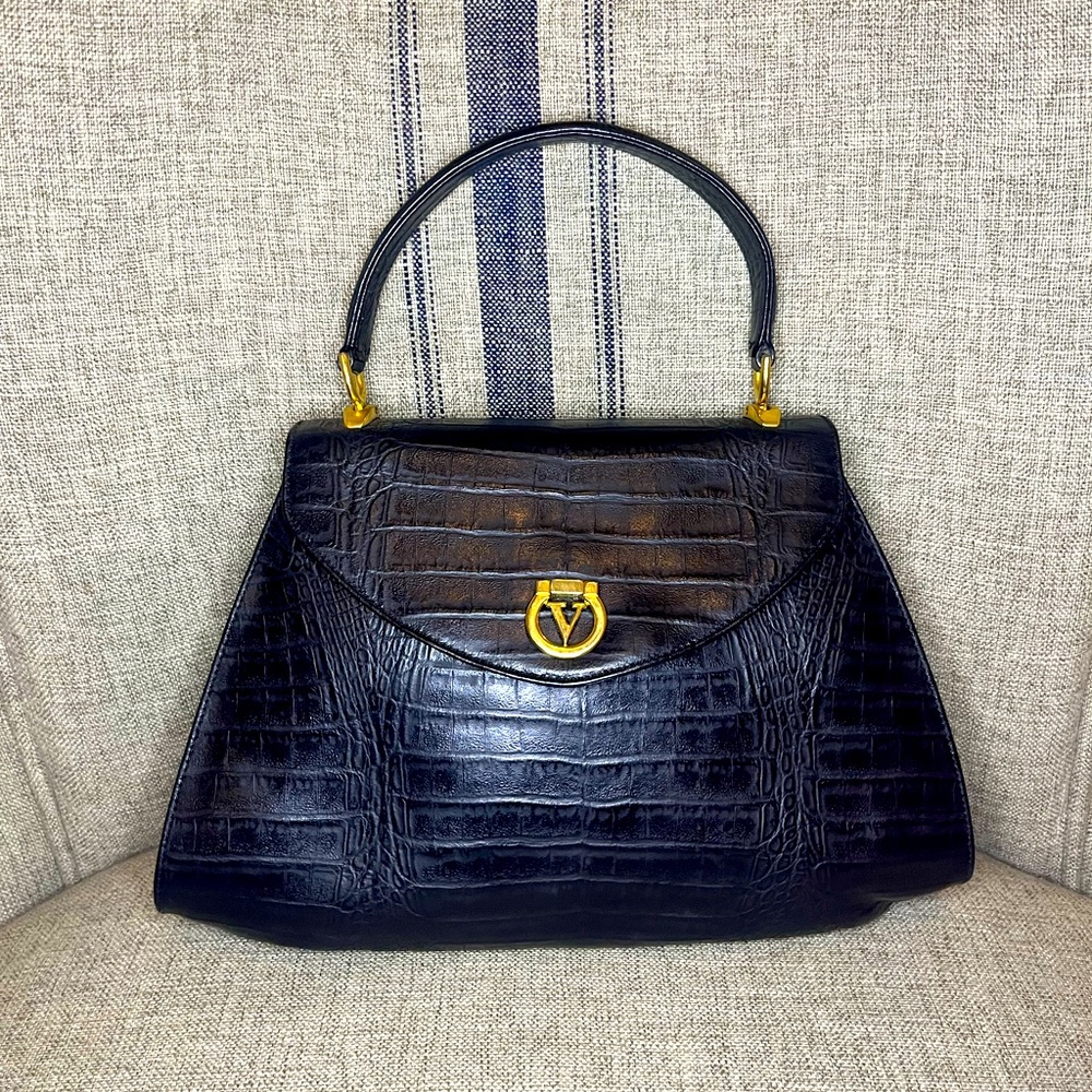VINTAGE V! Alligator 🐊 Leather.